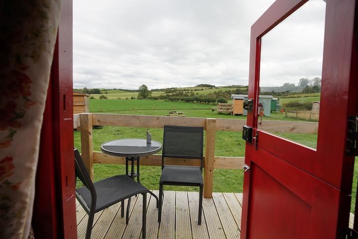 Pet Friendly Islay @ Westcote Glamping-Campsite