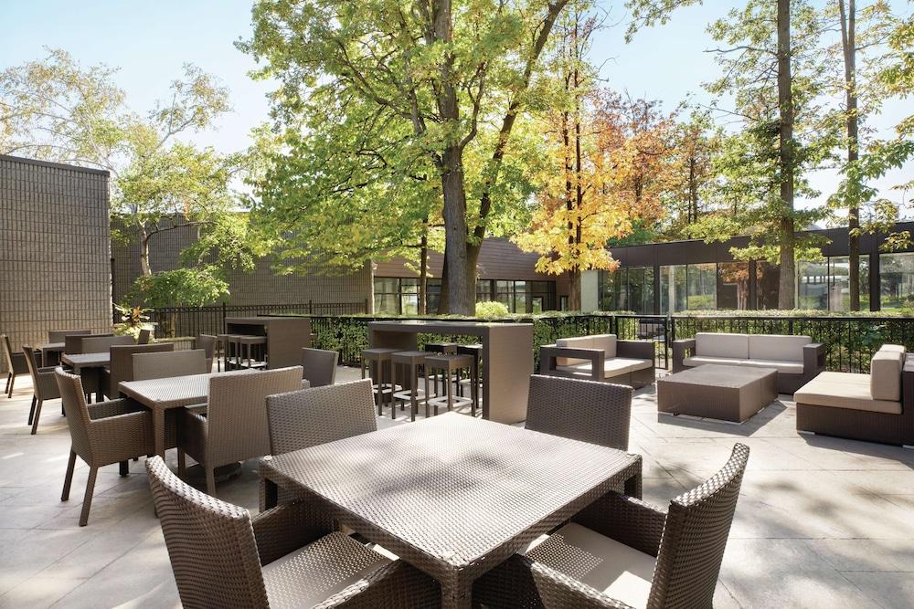 Pet Friendly DoubleTree by Hilton Hotel Toronto Airport West