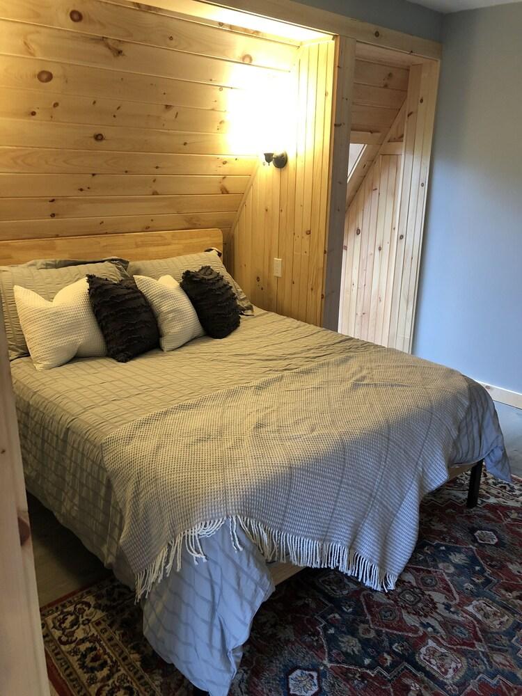 Pet Friendly Lovely 1BR Nestled in the White Mountains