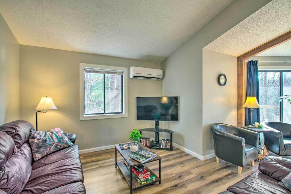 Cozy Shenandoah Valley Home with Wooded Views Pet Policy