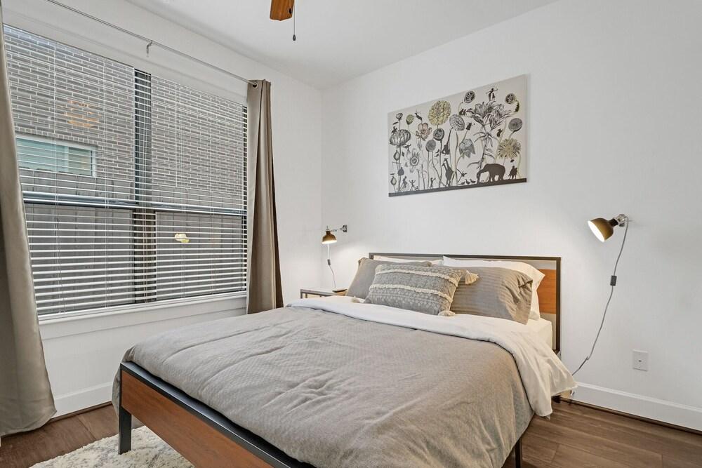 Large/Beautiful Pet Friendly Heights Townhome Pet Policy