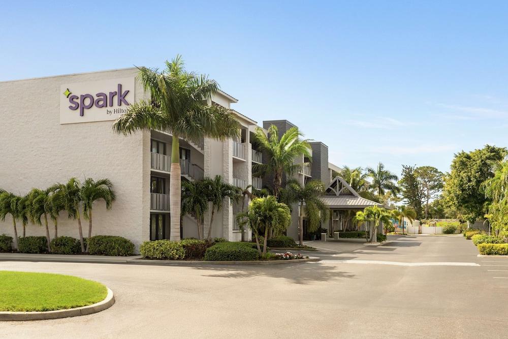 Pet Friendly Spark by Hilton Sarasota Siesta Key Gateway