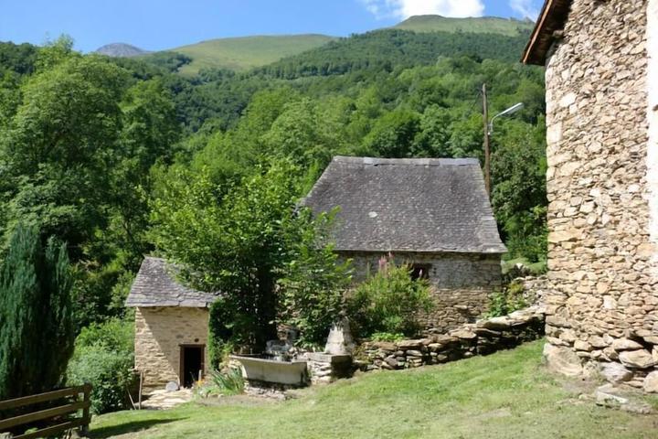 Pet Friendly Mountain Cottage Ariège 1000m