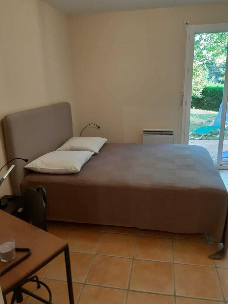 Pet Friendly Apartment RDJ in Quiet Property in the Countryside