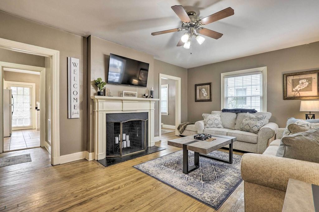 Pet Friendly Chic & Cozy Home Near Downtown