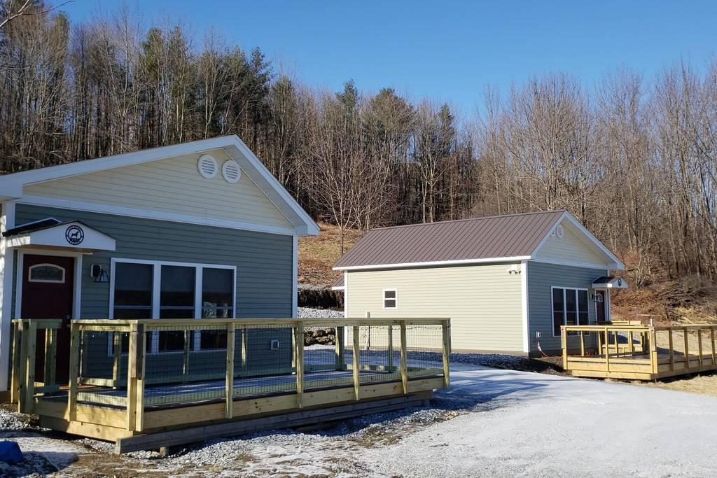 Brooklyn's Bungalow Paw House Inn Cottages Pet Policy