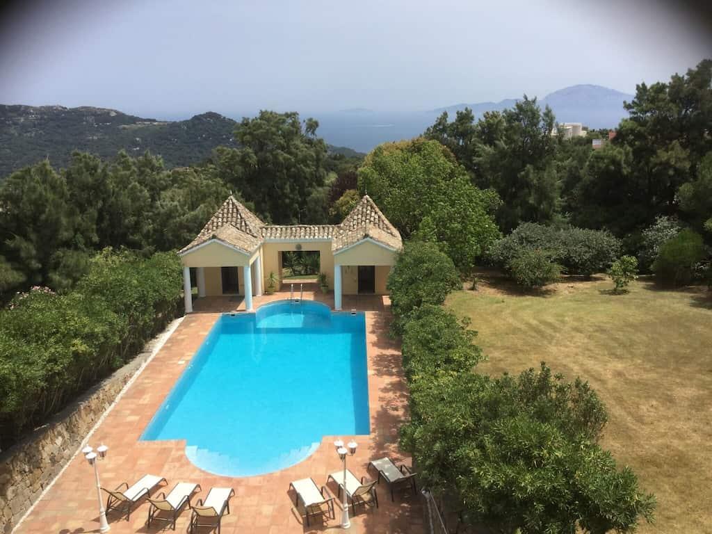 Pet Friendly Peaceful Guesthouse with Large Private Pool