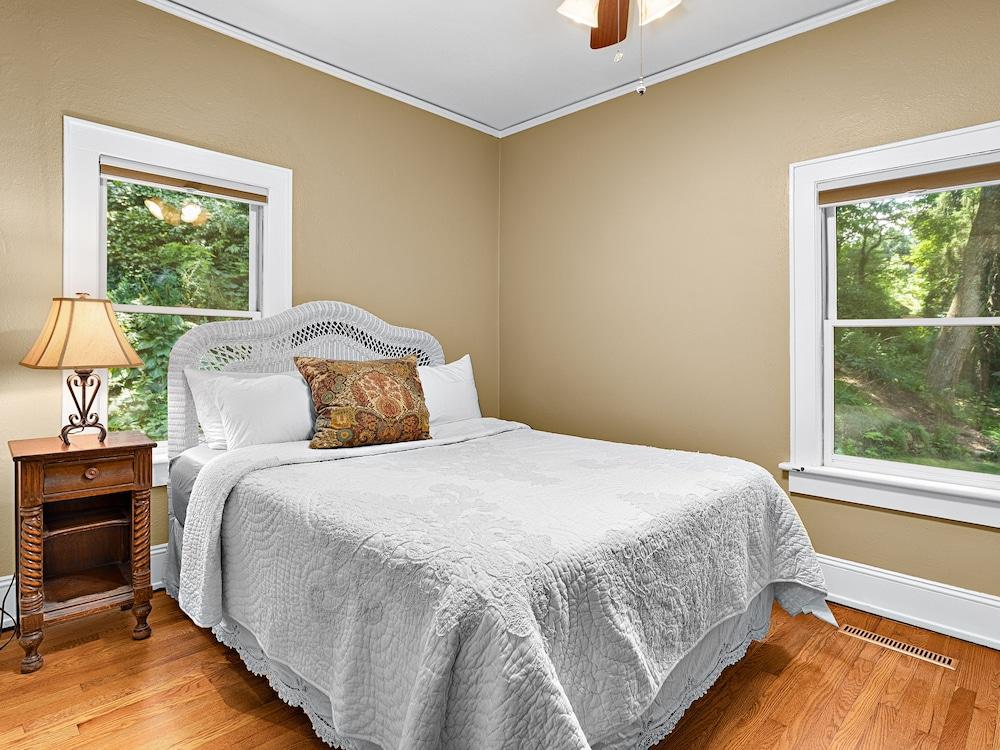 Spellbound Cottage Off Main Street Waynesville Pet Policy