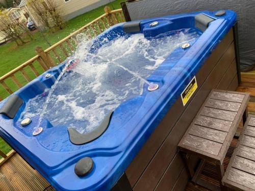 Pet Friendly Tranquil Lodge Hot Tub and Free Golf