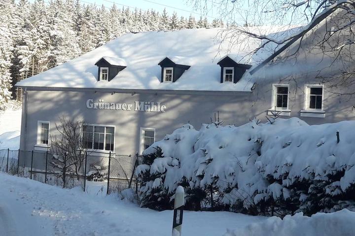 Pet Friendly Schoenwald Airbnb Rentals