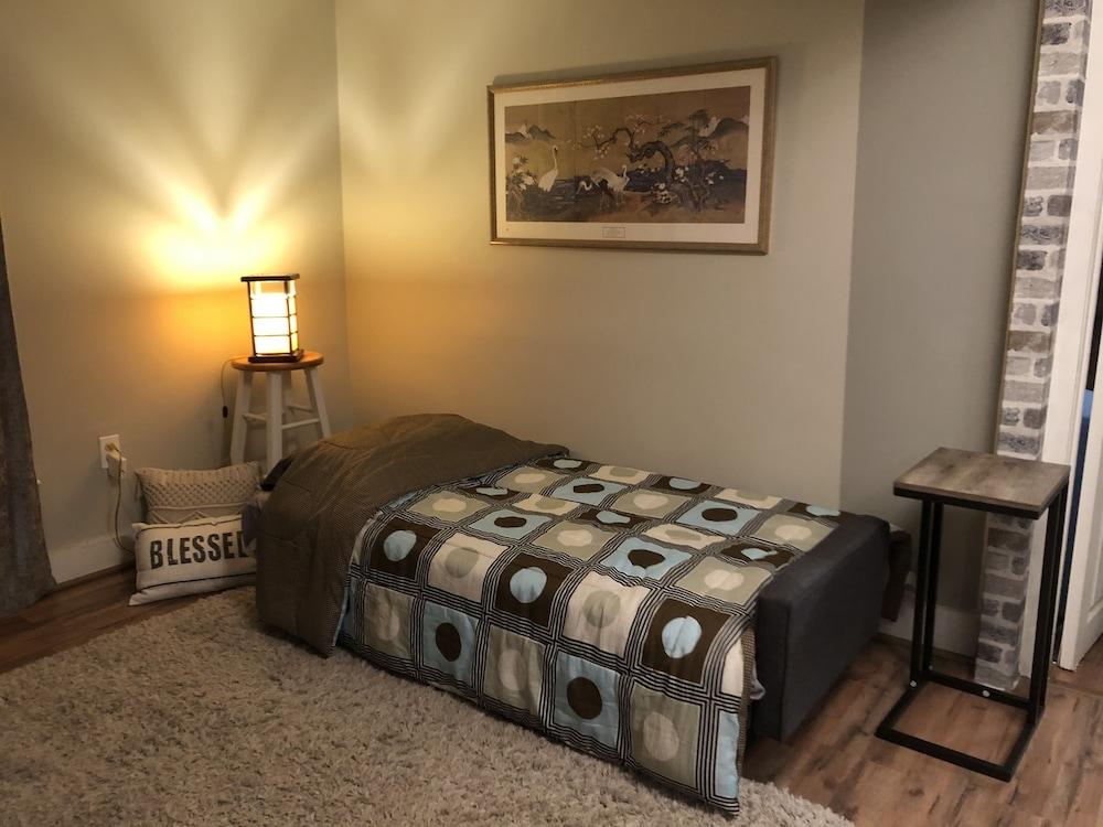 Cozy Apartment in the Centre of Elmira Heights Pet Policy