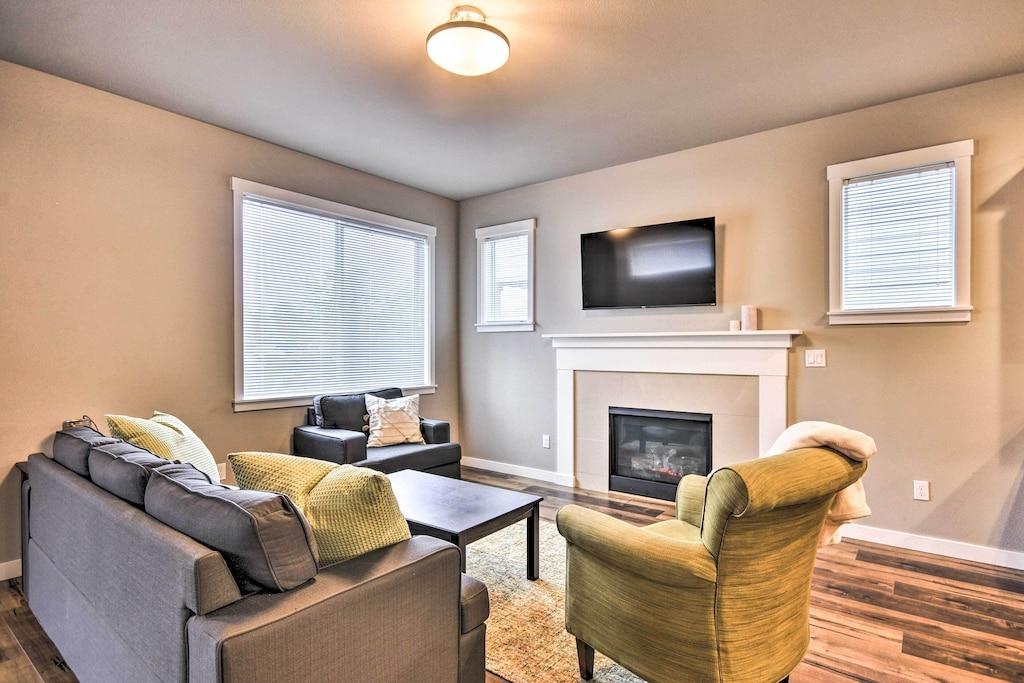 Charming 3/2 Newberg Home Walk to Downtown Pet Policy