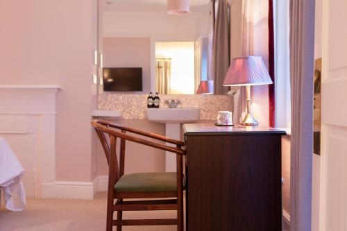 Pet Friendly Cleeve Hill Hotel