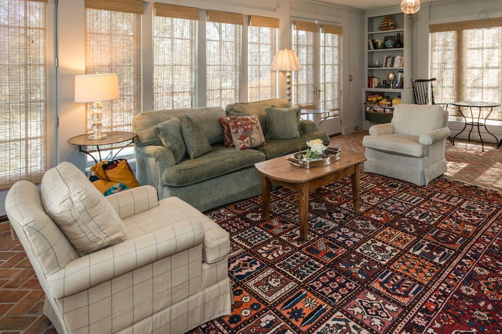 Roxbury Airbnb Rentals Pet Policy