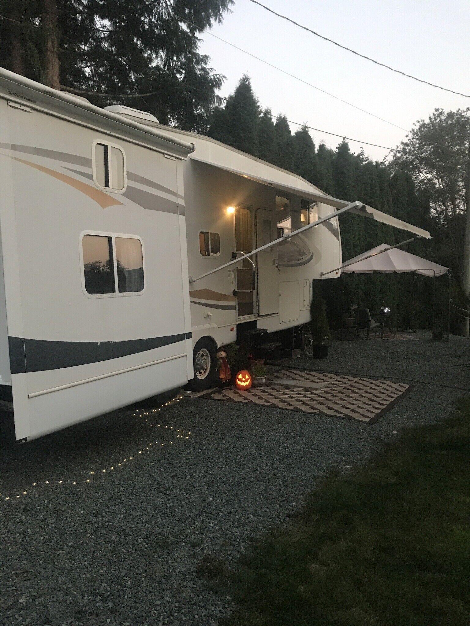 Pet Friendly Semi Waterfront 1BR South of Powell River