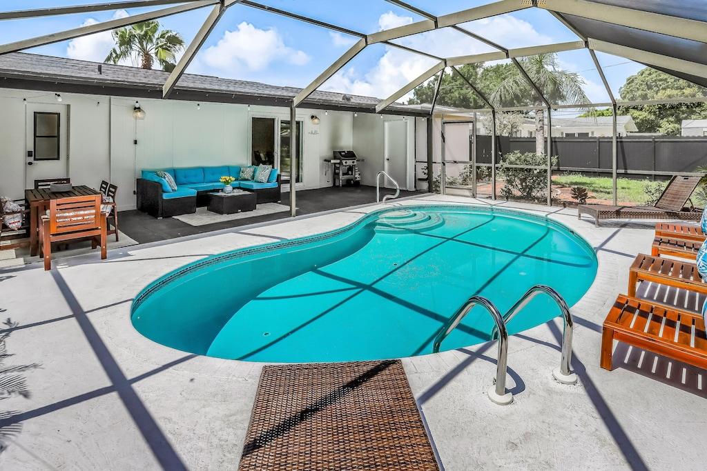 Pet Friendly Dreamy Getaway with Furnished Lanai & Pool
