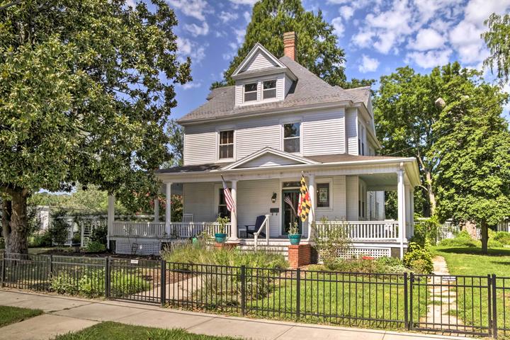 Pet Friendly 1915 Historic Cambridge Property with Fire Pit
