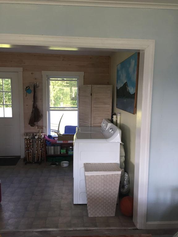 Pet Friendly Family-Friendly Willoughby Lake Cottage 