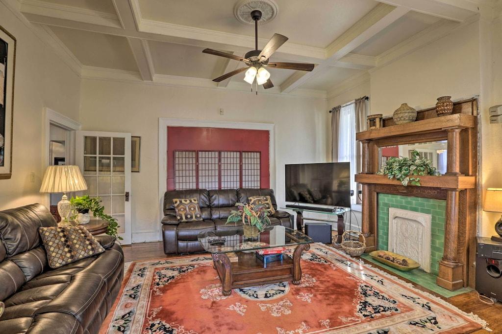 Central Albany Home with Covered Porch Pet Policy