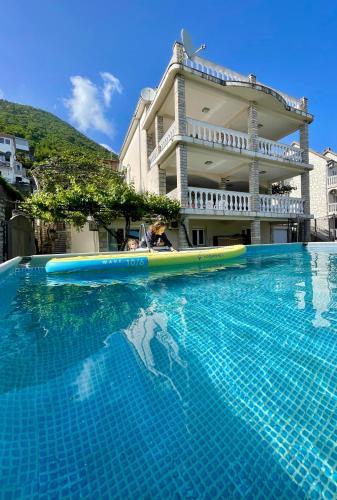 Pet Friendly Family House With Pool & Sea View