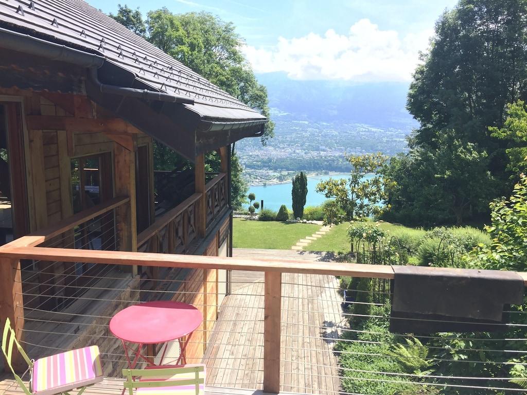 Pet Friendly Luxurious Chalet with Sauna & Lake View