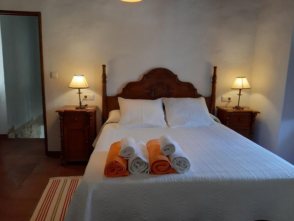 Pet Friendly Self Catering Molino Del Caracol for 6 People