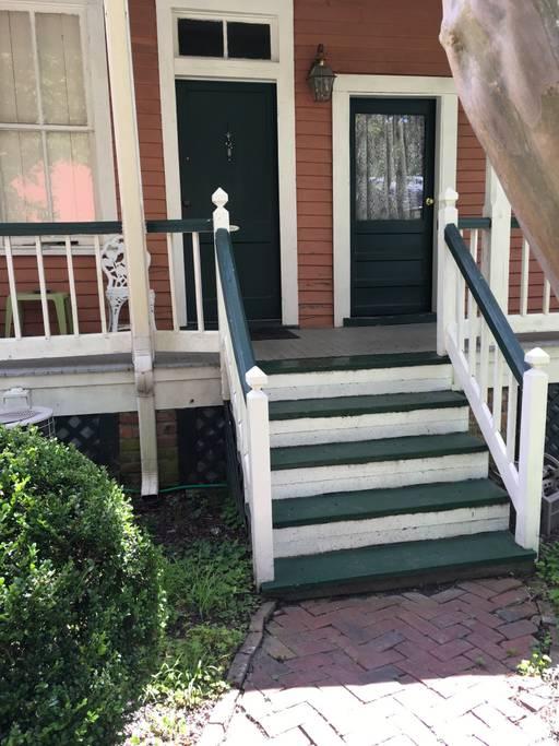 Vicksburg Airbnb Rentals Pet Policy