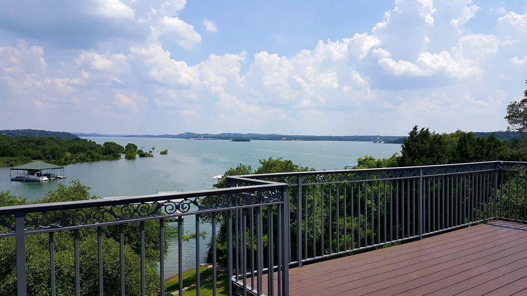 Pet Friendly Lake Front Home with Beautiful View on Lake Travis