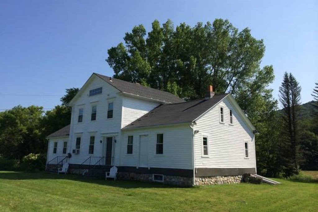 FamilyFriendly Farmhouse in the Berkshires Pet Policy