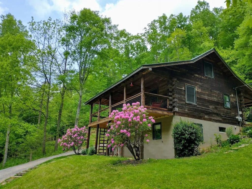 Saddle Rock Cabin Pet Policy