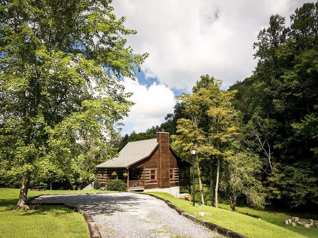2 Bedroom Cabin With Jacuzzi Tub Fire Pit Pet Policy