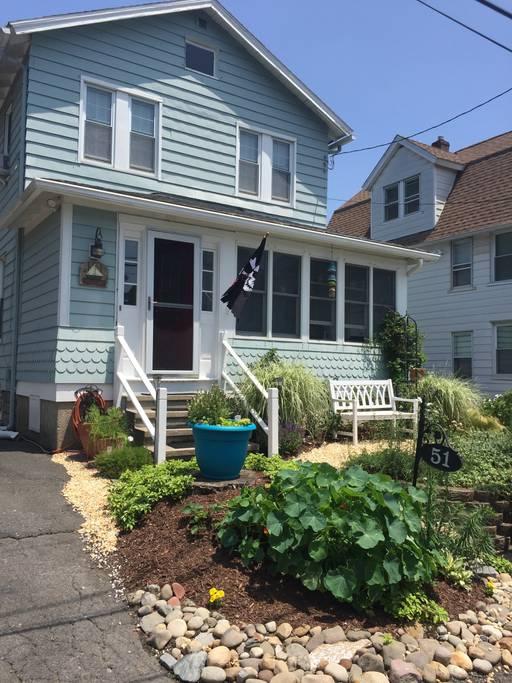 Walnut Beach Cottage With Fenced Yard Pet Policy