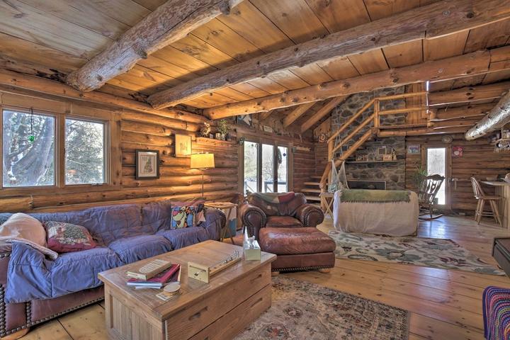 Pet Friendly 3BR Cabin With Private Hot Tub Near Skiing