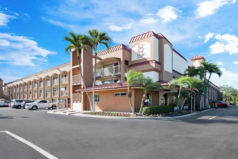 Pet Friendly Red Roof Inn PLUS+ & Suites Naples Downtown-5th Ave S