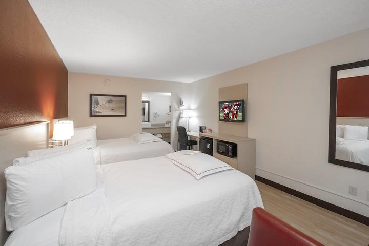 Pet Friendly Red Roof Inn PLUS+ & Suites Naples Downtown-5th Ave S