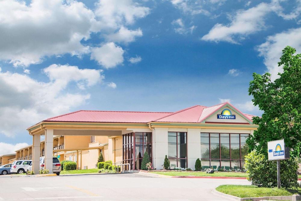 Days Inn by Wyndham Joplin Pet Policy