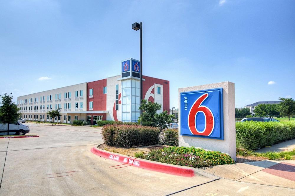 Pet Friendly Motel 6 Roanoke TX - Northlake - Speedway