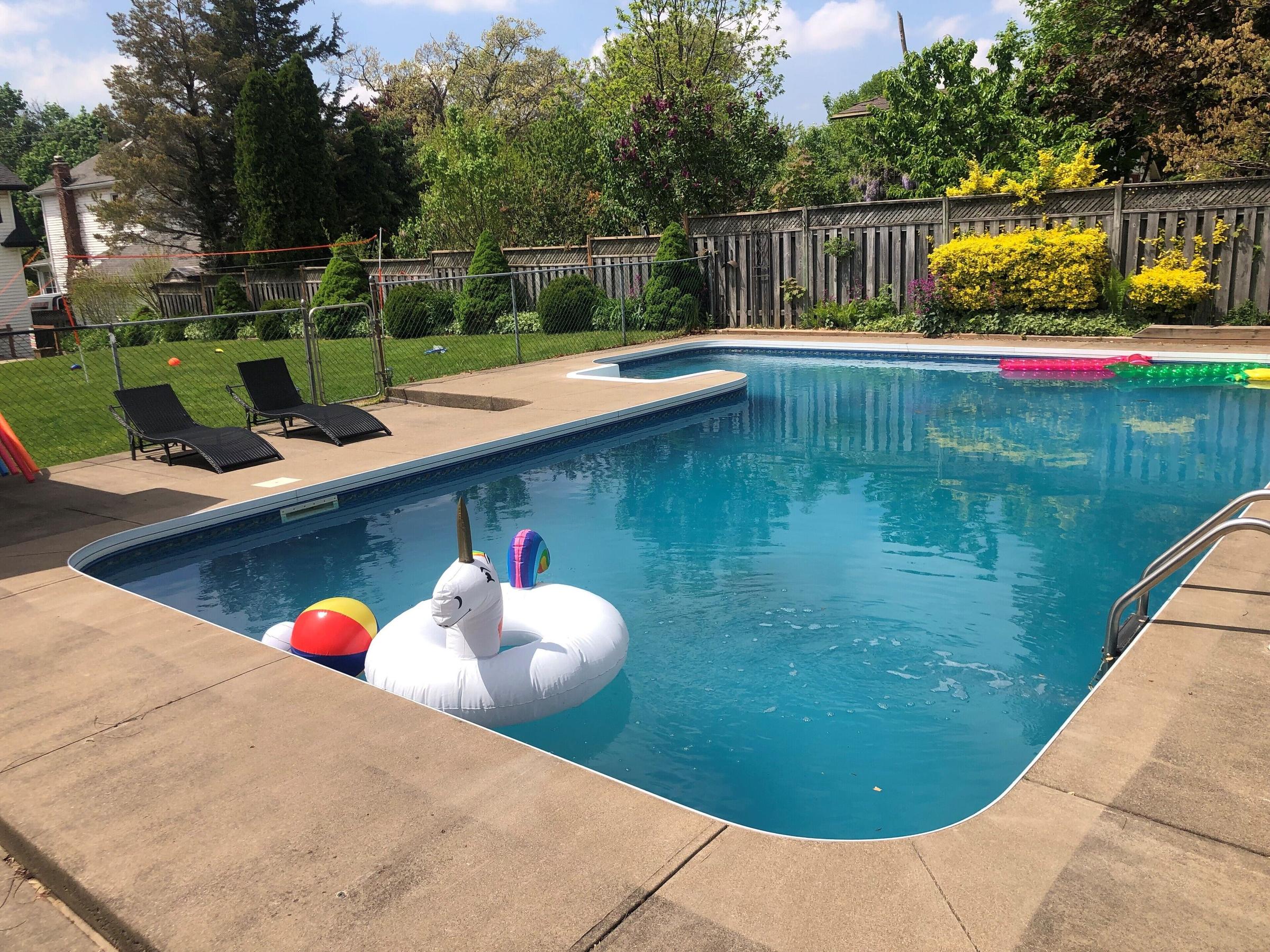 Pet Friendly Summer Home with a Pool Near Falls View Casino