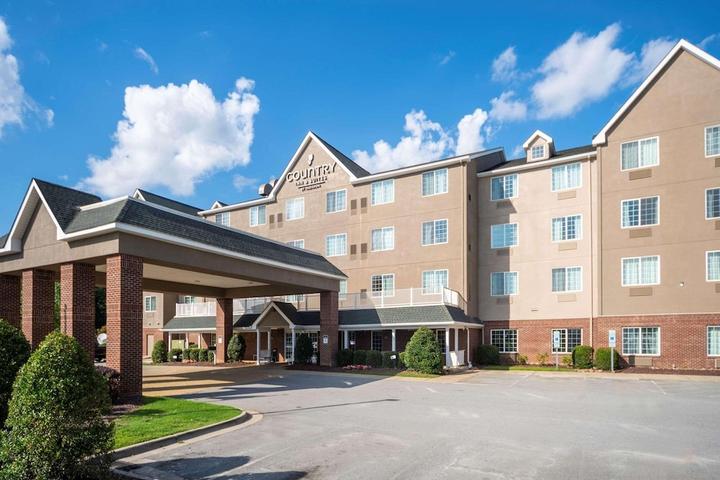 Pet Friendly Country Inn & Suites by Radisson Rocky Mount NC