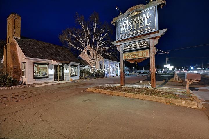 Pet Friendly Colonial Motel and Spa
