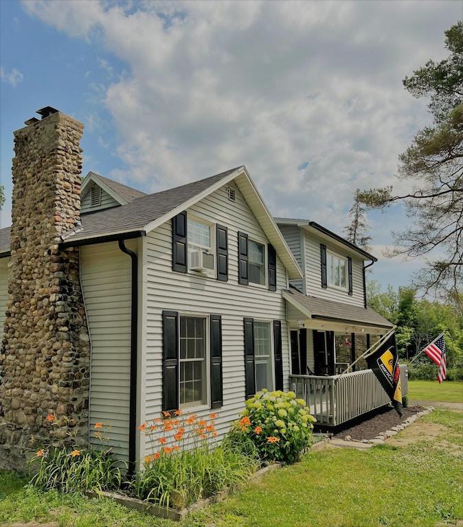 Peaceful Finger Lakes Area Farmhouse Pet Policy