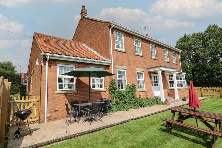 Pet Friendly Country Holiday Cottage in Cottingham