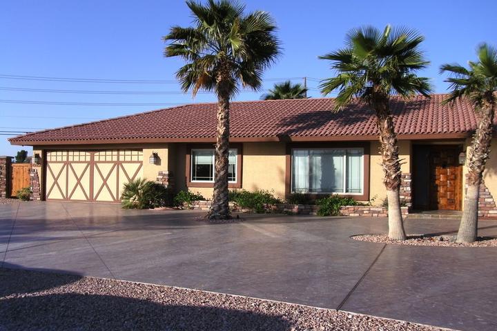 Pet Friendly Custom Ranch Half Mile from the Strip