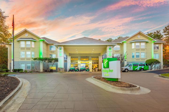 Pet Friendly Holiday Inn Hotel & Suites Peachtree City