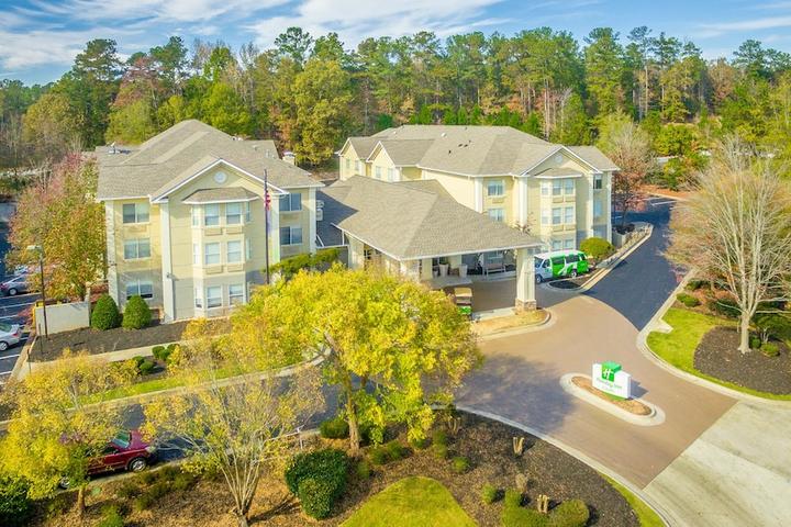 Pet Friendly Holiday Inn Hotel & Suites Peachtree City an IHG Hotel