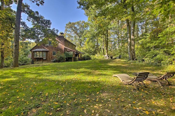 Pet Friendly Rustic Retreat with Hot Tub in North Branford