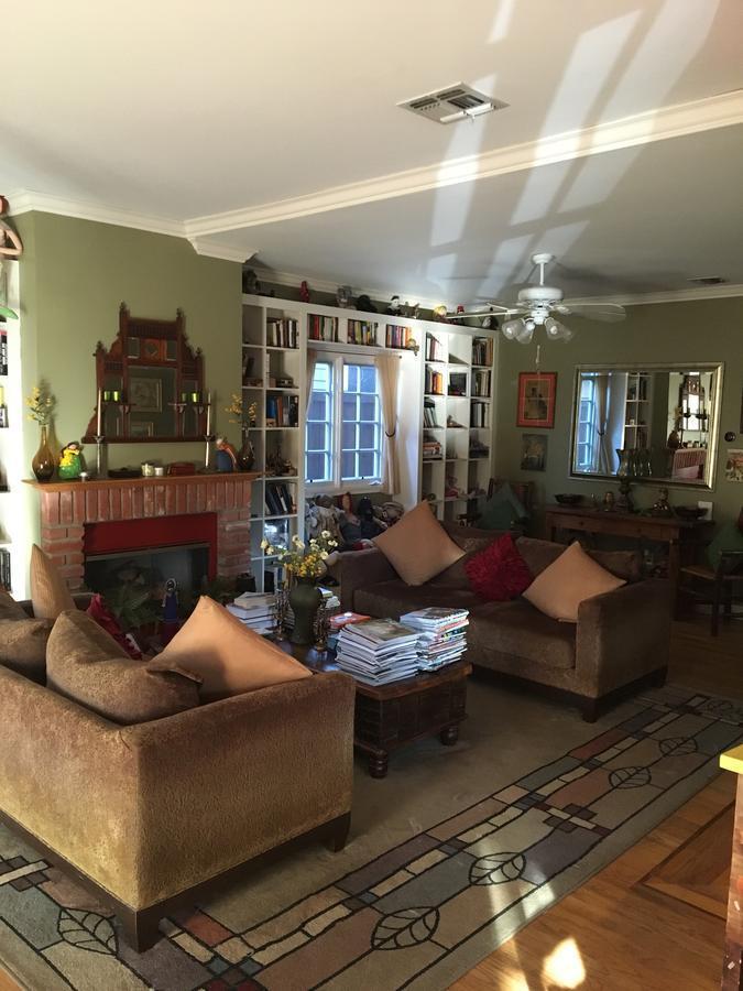 Pet Friendly Elaine's Hollywood Bed & Breakfast