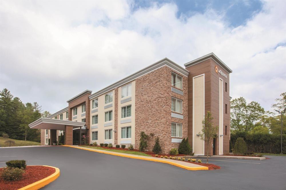 la-quinta-inn-suites-sturbridge-pet-policy