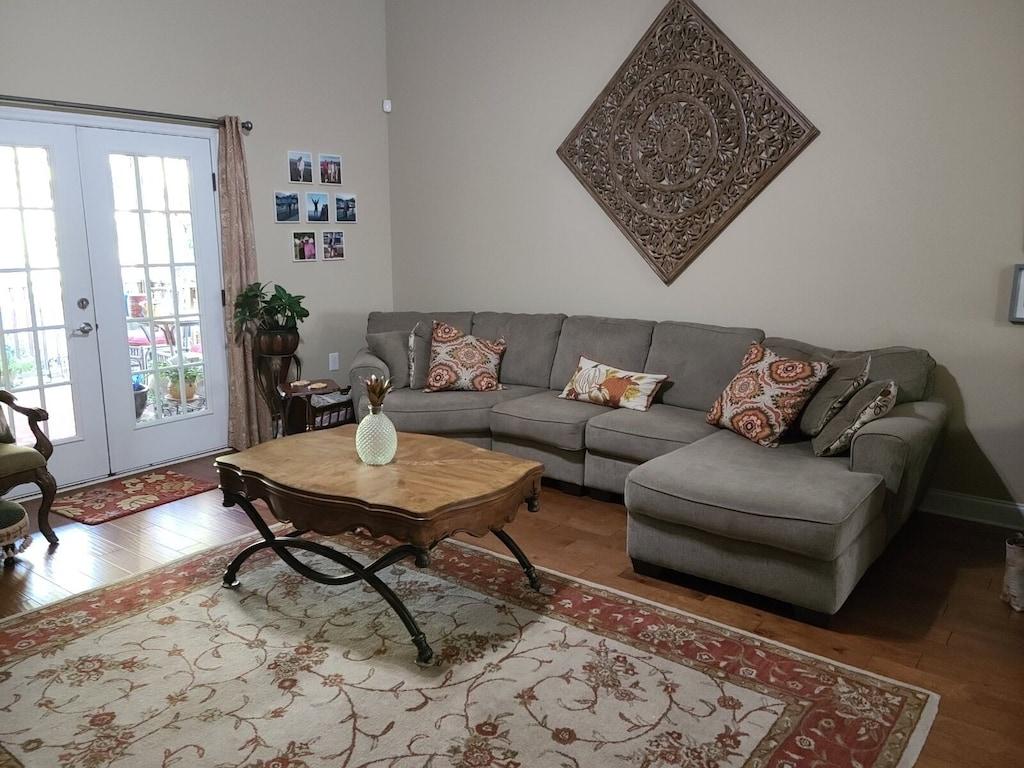 4BR House by Augusta National Pet Policy