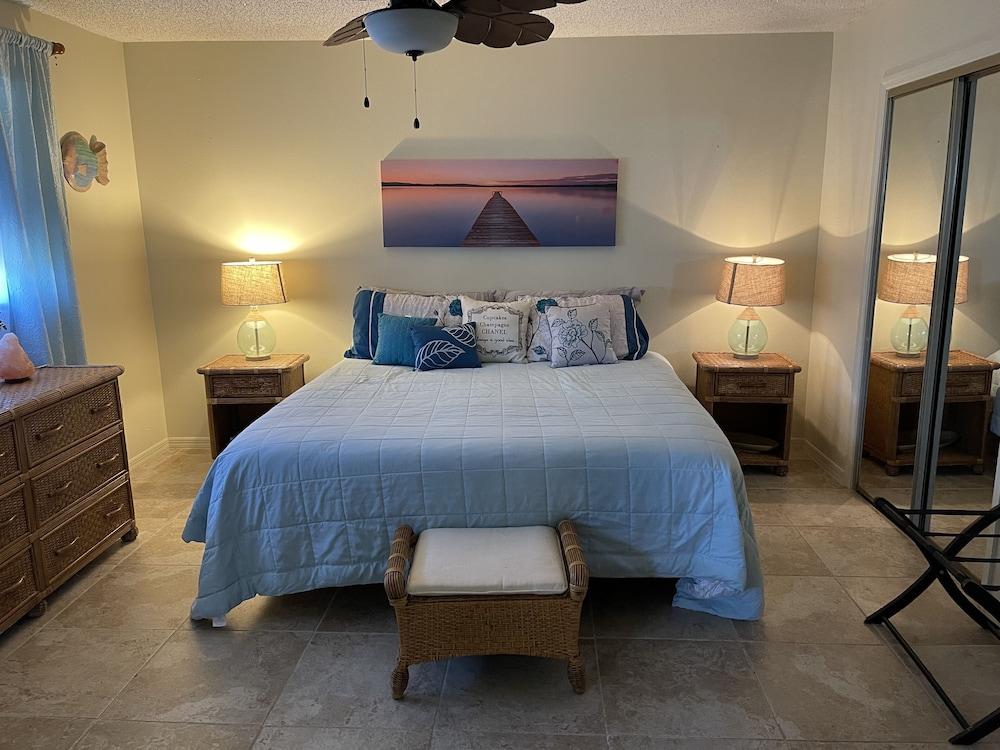 Kris's Okeechobee Lake House Pet Policy